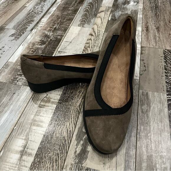 Clarks Artisan Daelyn Hill Suede Slip On Comfort Loafer Shoes Womens Sz 9.5 NEW - Picture 4 of 10